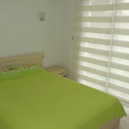 Luxury Ground Apt, Beautiful Site, Bodrum Kav דירה גומושלוק